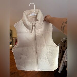 American Eagle Outfitters Off-White Puffer Vest